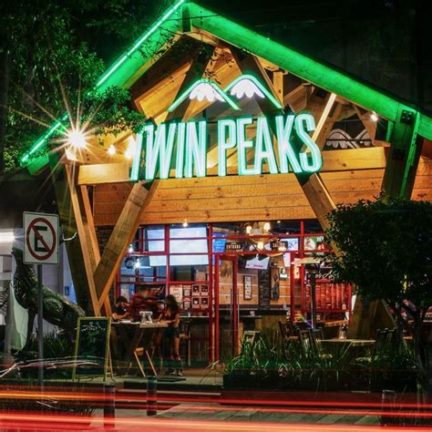 twin peaks restaurant wiki|Twin Peaks (restaurant chain)